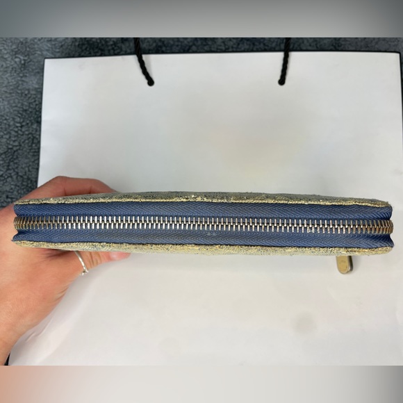 AUTHENTIC LOUIS VUITTON BLUE DENIM ZIPPY MONOGRAM WALLET WITH YELLOW INTERIOR - Picture 4 of 12